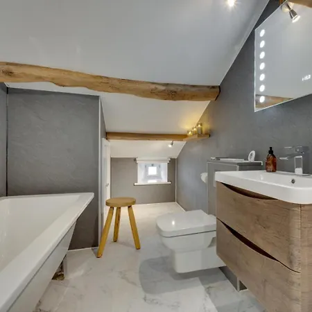 3 Bed In Oc-90749