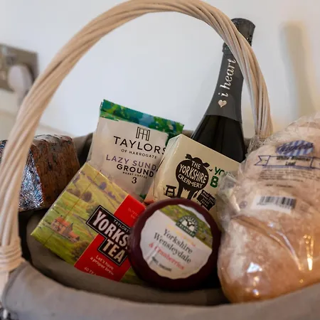 3 Bed In 90749 Hawes