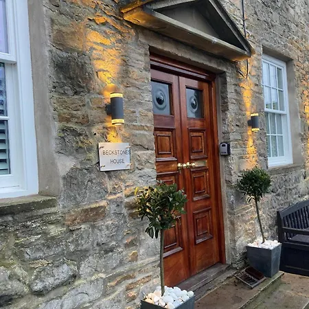 3 Bed In 90749 Hawes