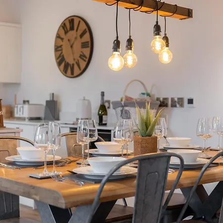 3 Bed In 90749 Hawes